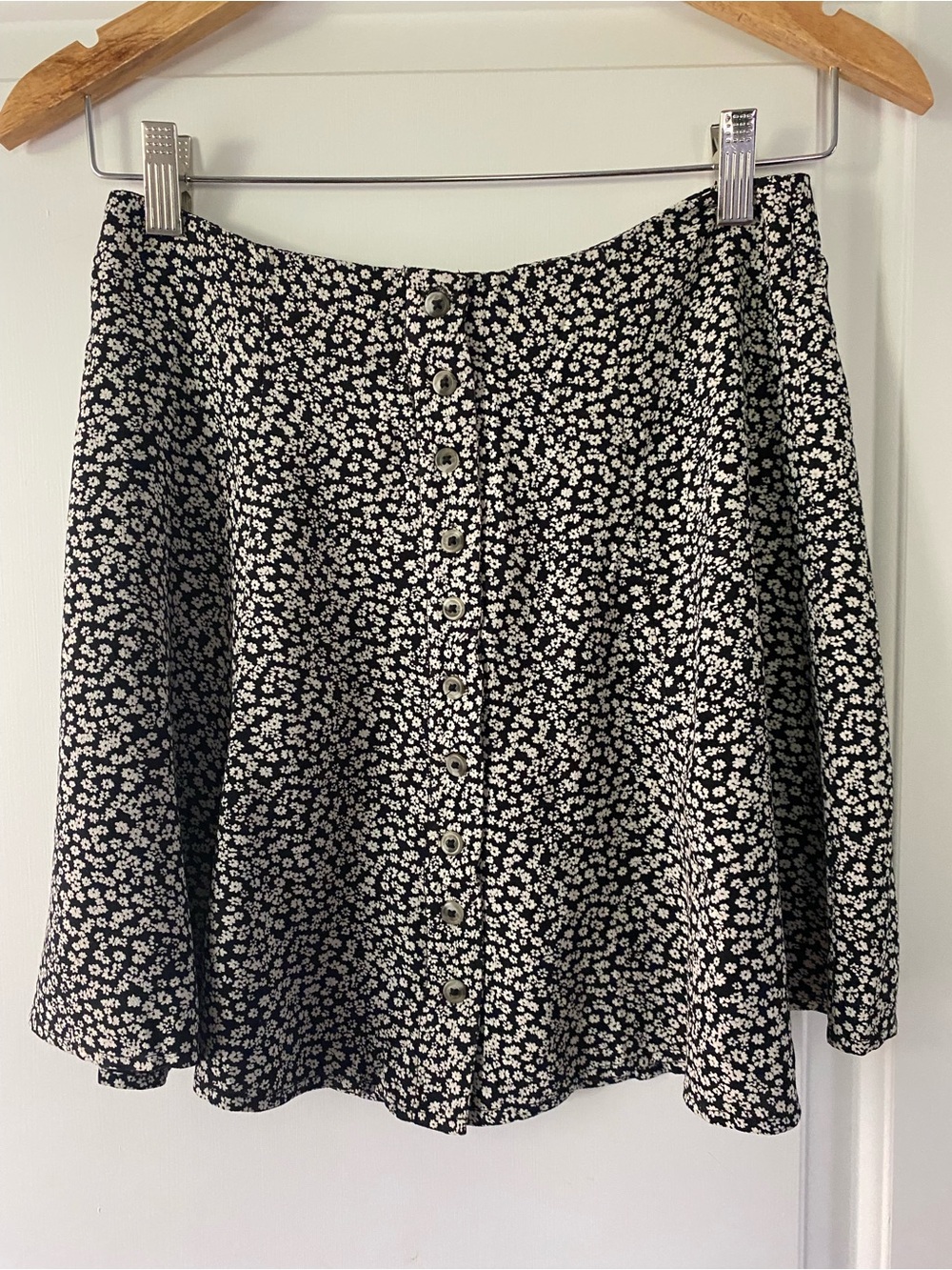American Eagle Outfitters Black and White Floral Button-Front Skater Skirt